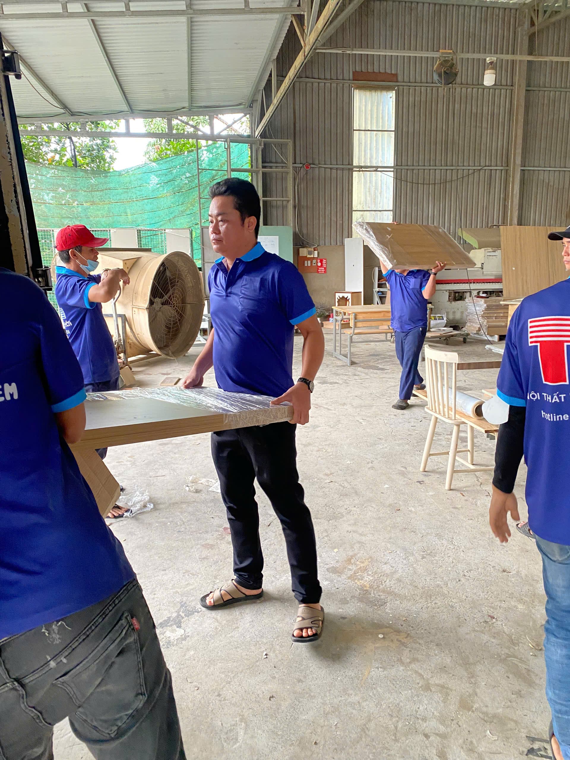 Kiểm tra vật liệu và chi tiết tủ bếp trước khi lắp đặt