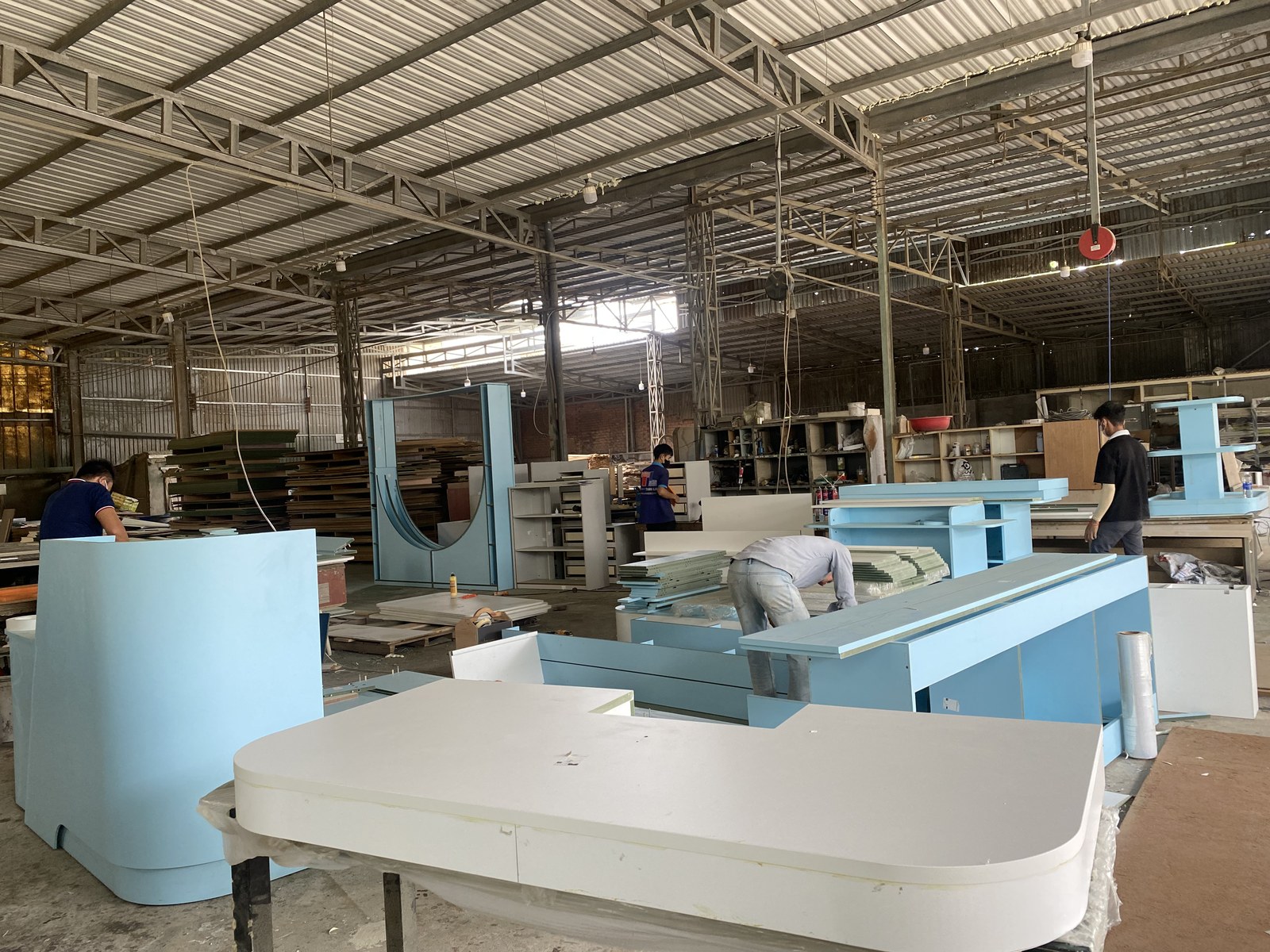 Gia công quầy thu ngân tại xưởng cho cửa hàng bé cưng.mart