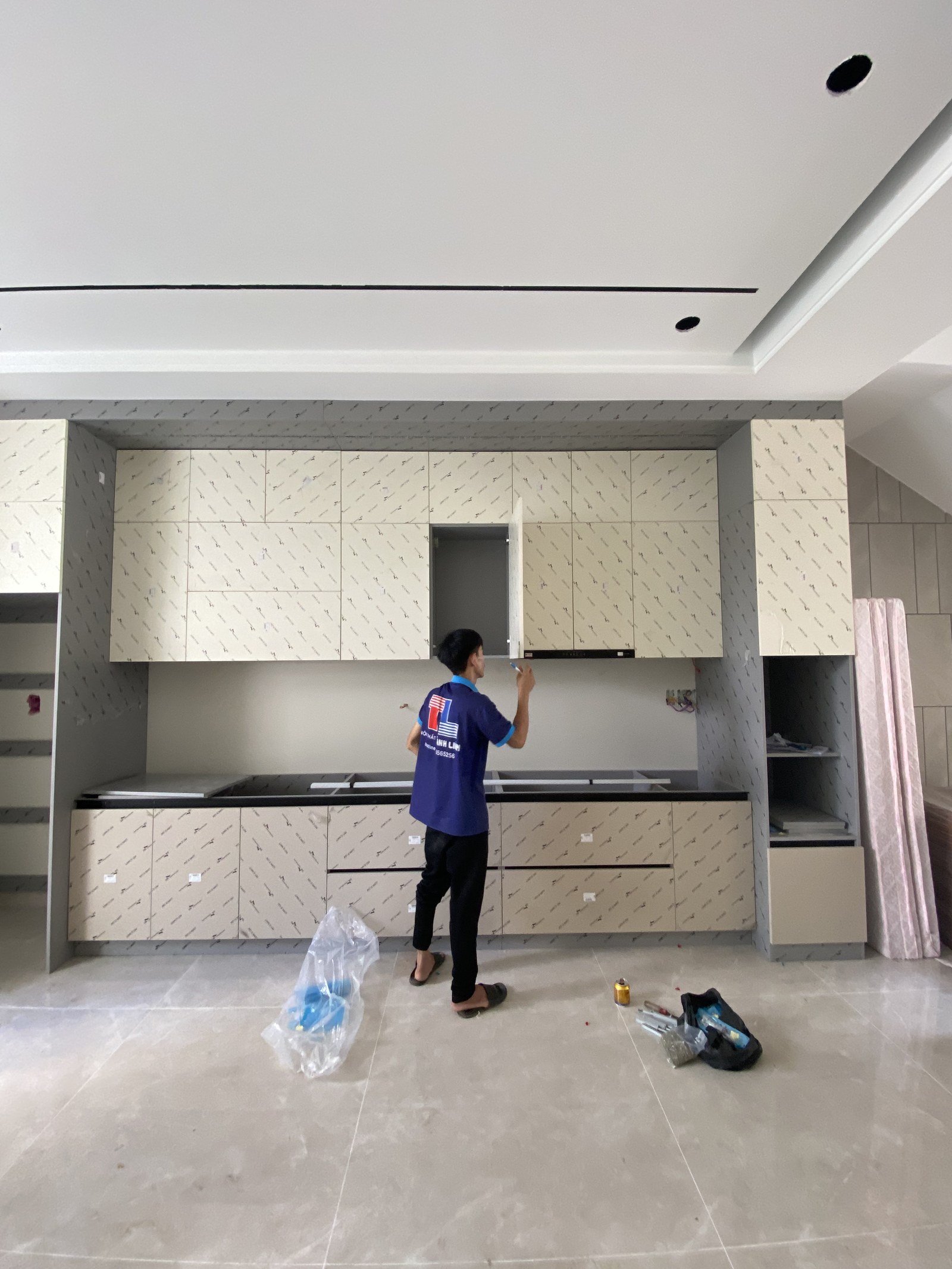 Thi công hệ tủ bếp tại công trình nhà phố chị Hiếu