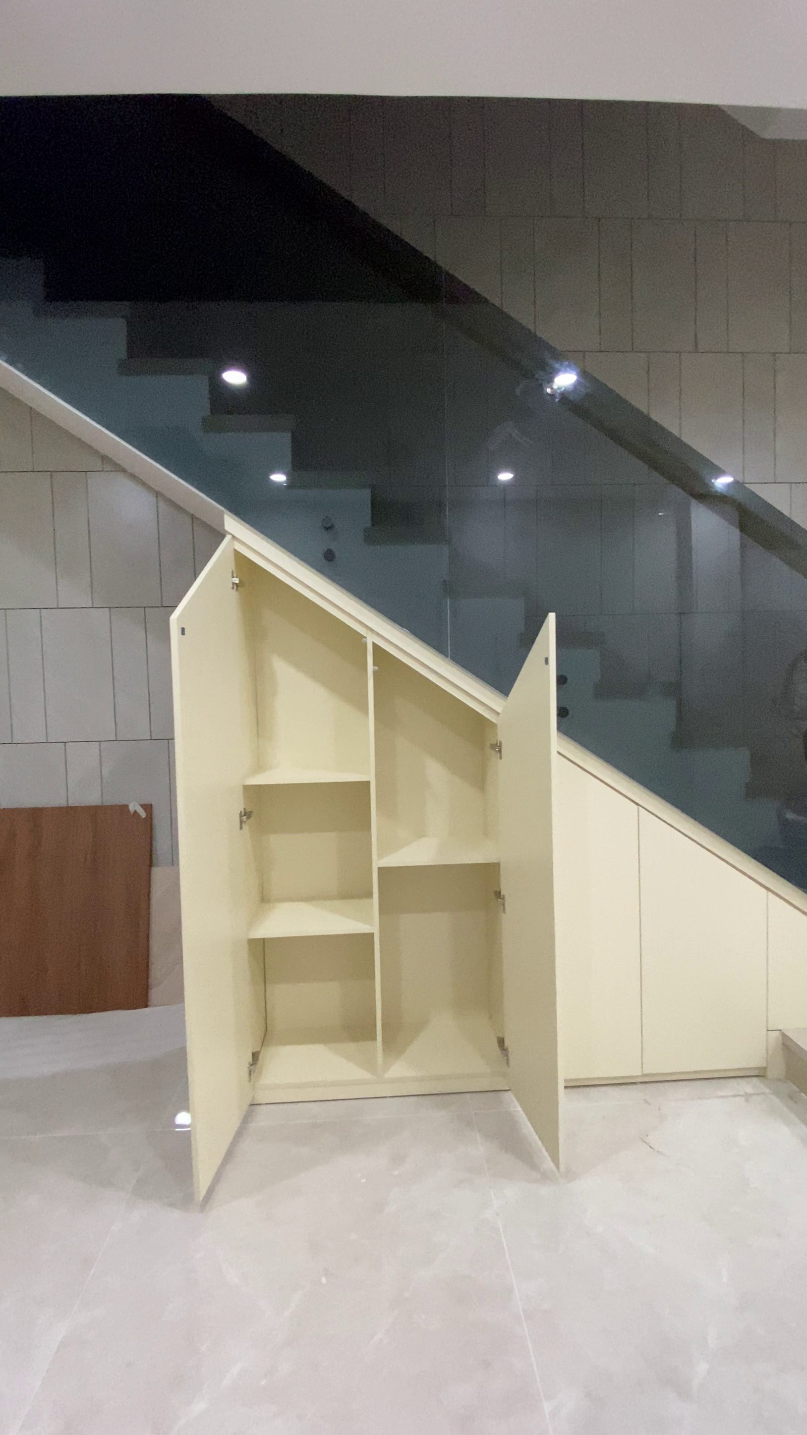 Tủ gầm cầu thang hoàn thiện tại nhà chị Hiếu ở Bửu Long, Biên Hòa
