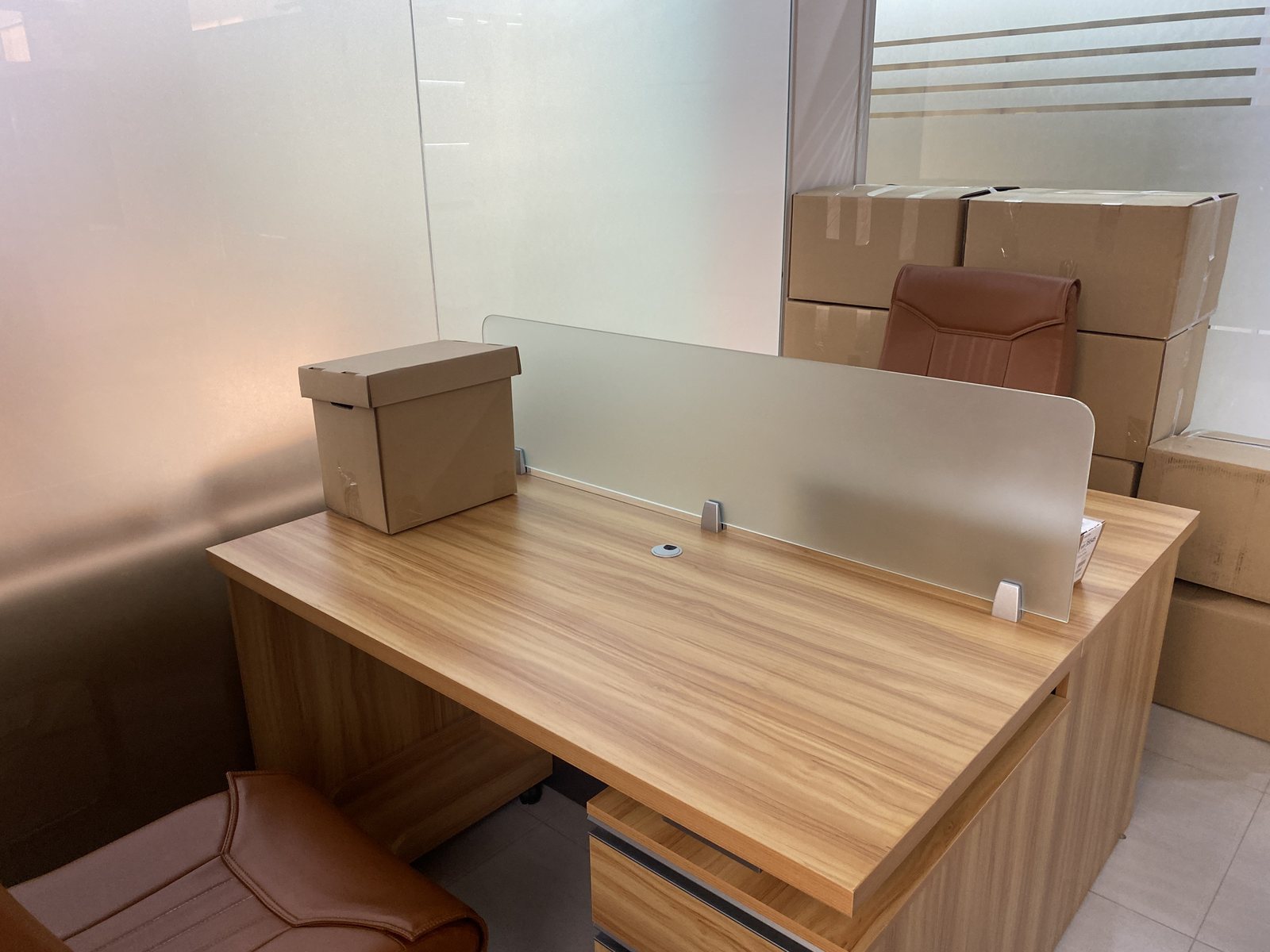 Cụm bàn làm việc hoàn thiện trong dự án Sonadezi tại Biên Hòa