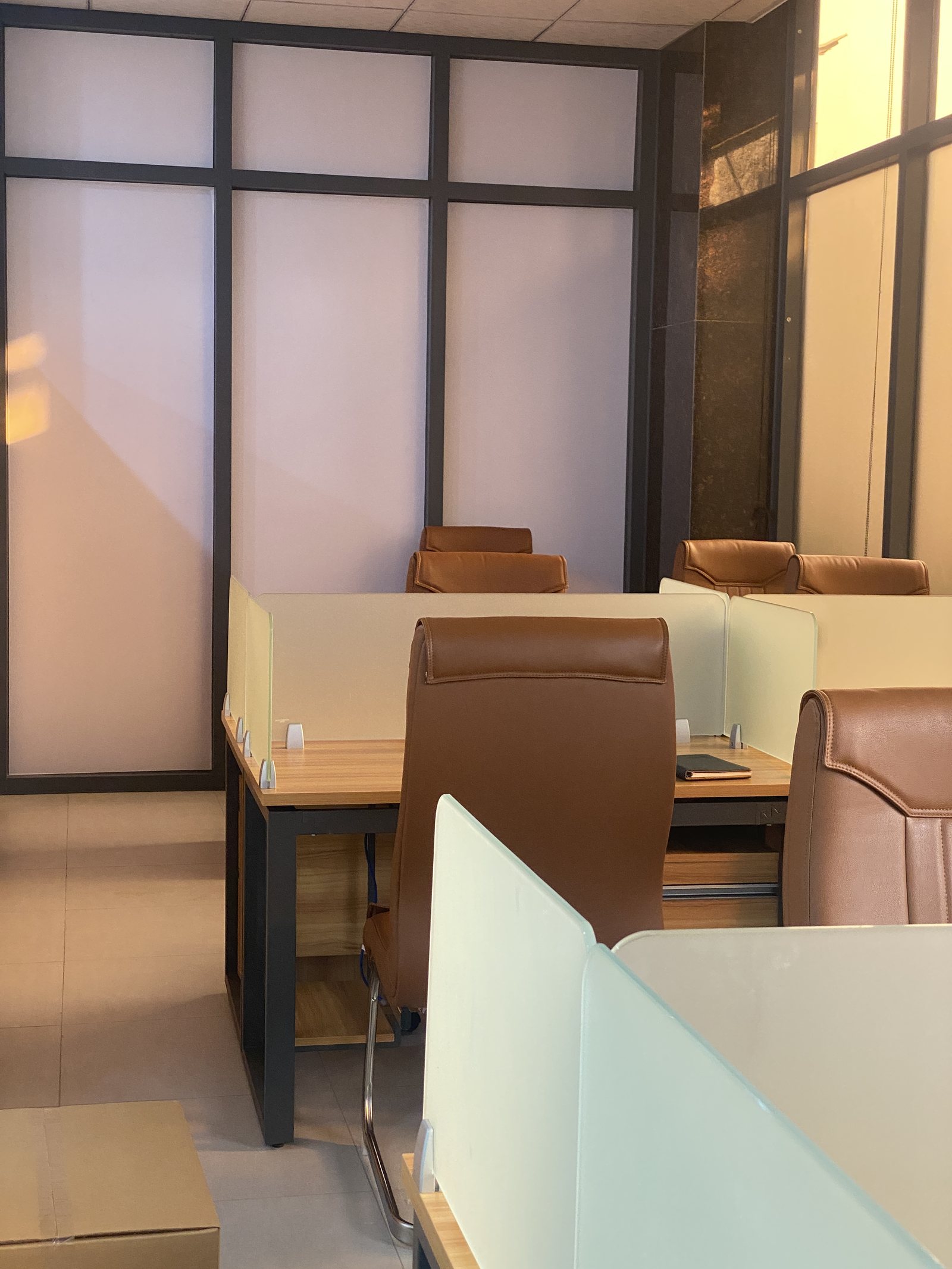 Khu làm việc phân khu trong dự án thi công nội thất doanh nghiệp tại Đồng Nai