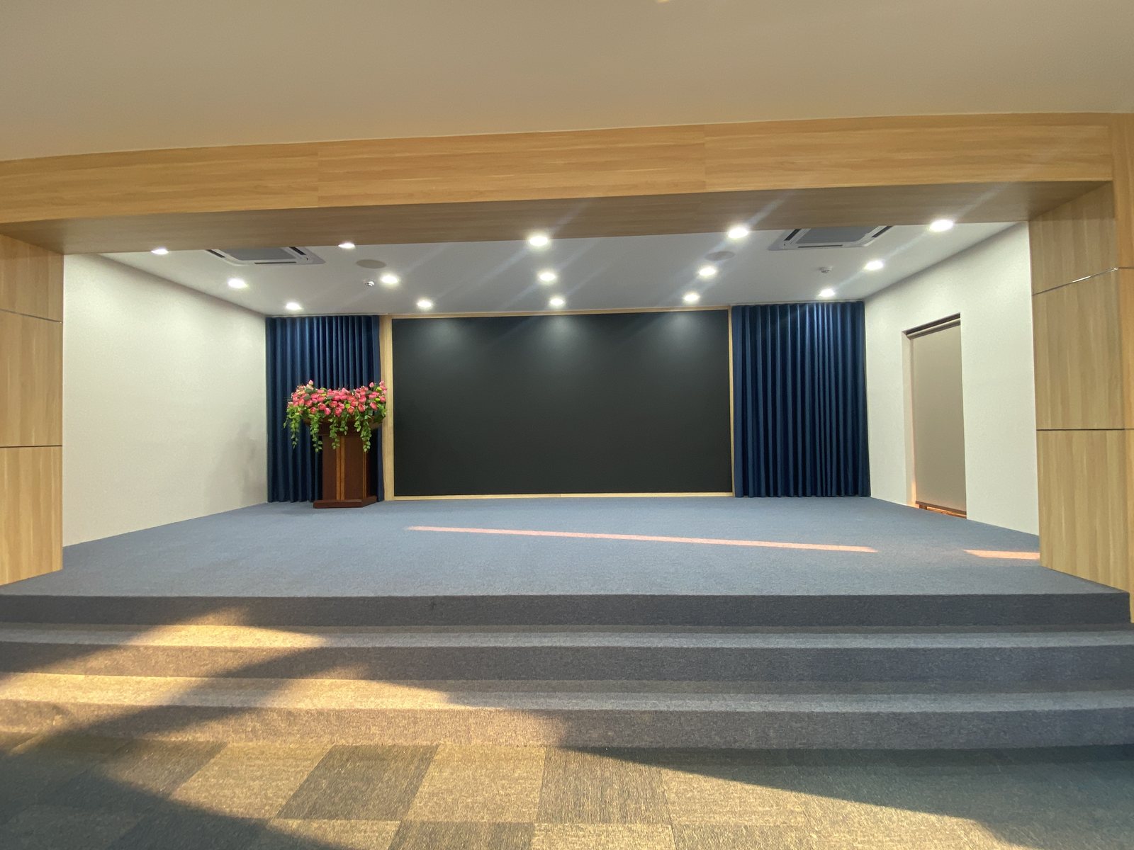 Khu sân khấu trong không gian đa năng của dự án Sonadezi tại Biên Hòa