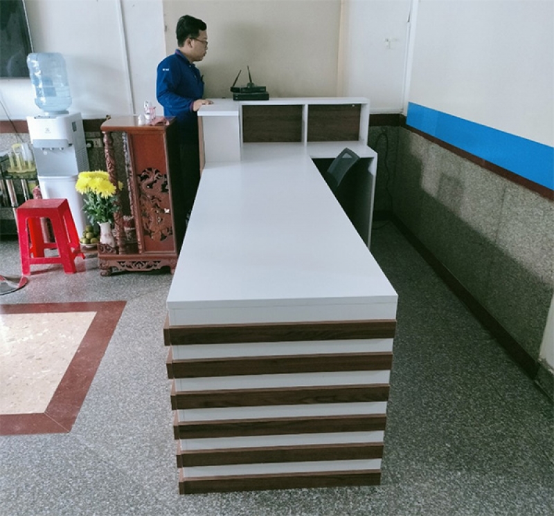 Quầy lễ tân QLT113 - ảnh 3