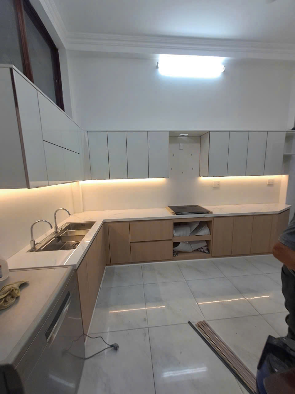 Tủ bếp tại Biên Hòa đang hoàn thiện theo kích thước thực tế
