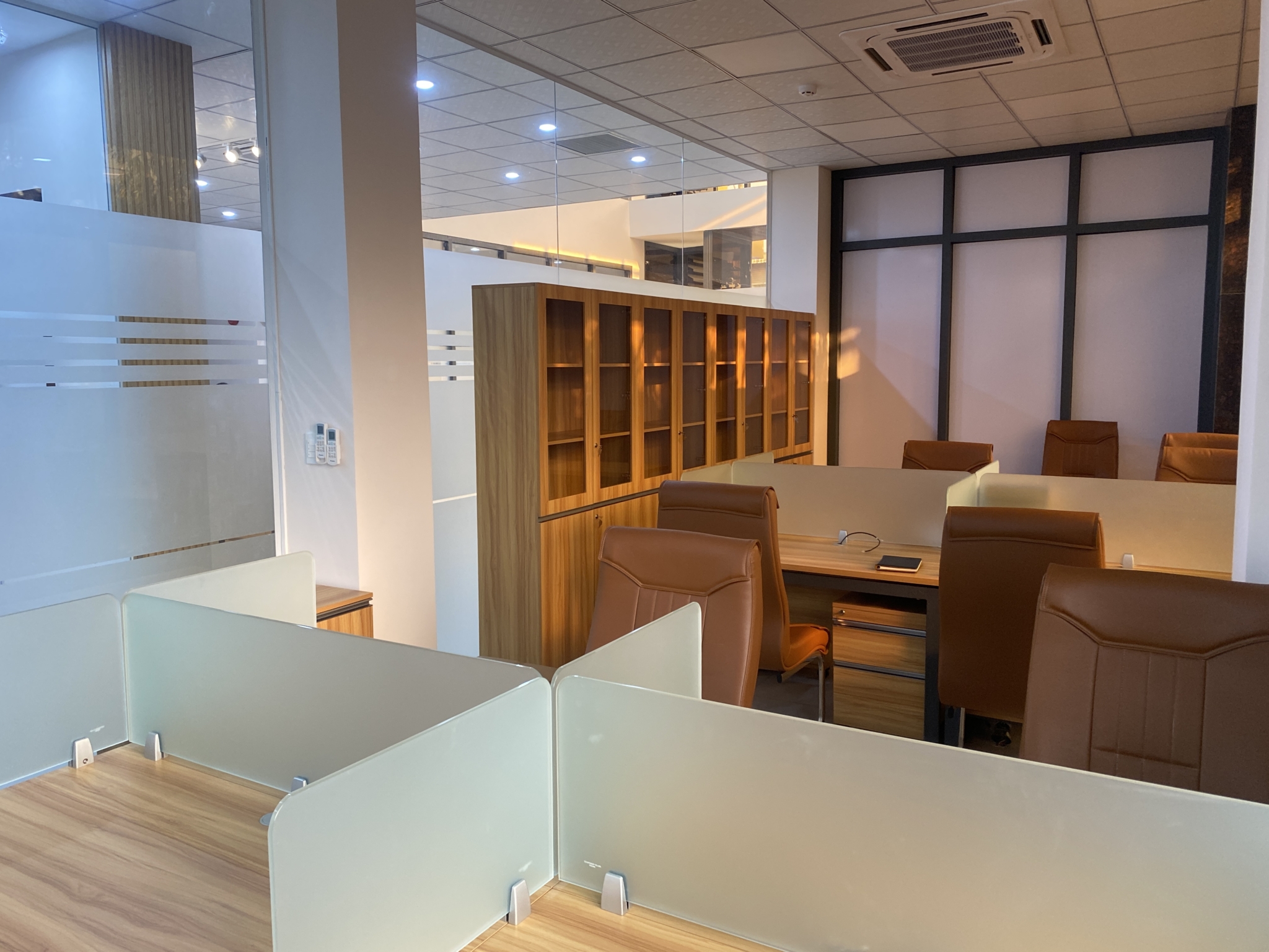 Thi công nội thất văn phòng 100m2 hết bao nhiêu tiền